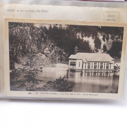 Vrac philatélique de timbres du monde neufs et oblitérés en un carton.