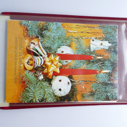 Vrac philatélique de timbres du monde neufs et oblitérés en un carton.