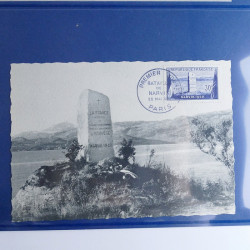 Vrac philatélique de timbres du monde neufs et oblitérés en un carton.