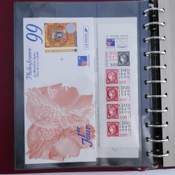 Vrac philatélique de timbres du monde neufs et oblitérés en un carton.