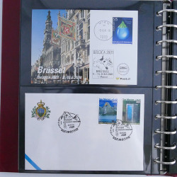 Vrac philatélique de timbres du monde neufs et oblitérés en un carton.