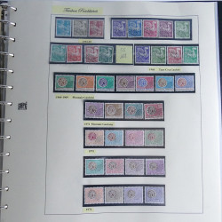 Vrac philatélique de timbres du monde neufs et oblitérés en un carton.