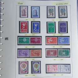 Vrac philatélique de timbres du monde neufs et oblitérés en un carton.