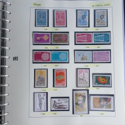 Vrac philatélique de timbres du monde neufs et oblitérés en un carton.