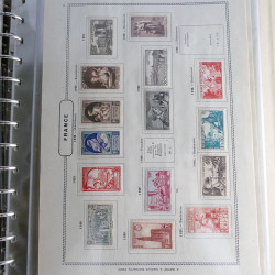 Vrac philatélique de timbres du monde neufs et oblitérés en un carton.