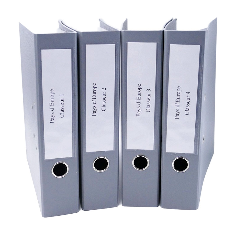 Lot massif de timbres d'Europe neufs et oblitérés en 4 albums.