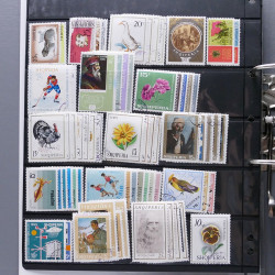 Lot massif de timbres d'Europe neufs et oblitérés en 4 albums.