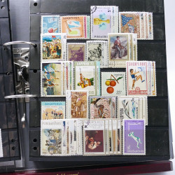Lot massif de timbres d'Europe neufs et oblitérés en 4 albums.