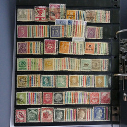 Lot massif de timbres d'Europe neufs et oblitérés en 4 albums.