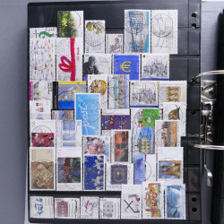 Lot massif de timbres d'Europe neufs et oblitérés en 4 albums.