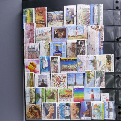 Lot massif de timbres d'Europe neufs et oblitérés en 4 albums.