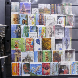 Lot massif de timbres d'Europe neufs et oblitérés en 4 albums.