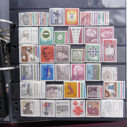 Lot massif de timbres d'Europe neufs et oblitérés en 4 albums.