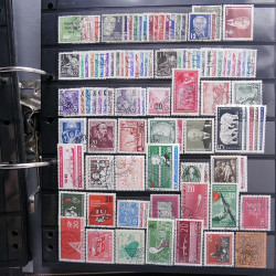 Lot massif de timbres d'Europe neufs et oblitérés en 4 albums.