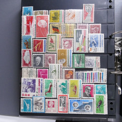 Lot massif de timbres d'Europe neufs et oblitérés en 4 albums.