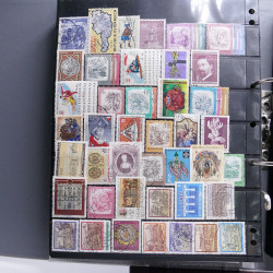Lot massif de timbres d'Europe neufs et oblitérés en 4 albums.