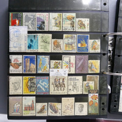 Lot massif de timbres d'Europe neufs et oblitérés en 4 albums.