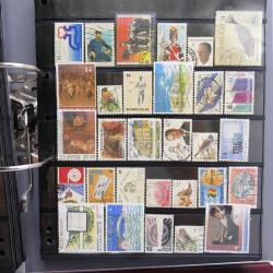 Lot massif de timbres d'Europe neufs et oblitérés en 4 albums.