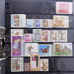 Lot massif de timbres d'Europe neufs et oblitérés en 4 albums.