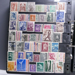 Lot massif de timbres d'Europe neufs et oblitérés en 4 albums.