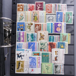 Lot massif de timbres d'Europe neufs et oblitérés en 4 albums.