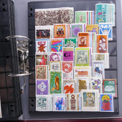 Lot massif de timbres d'Europe neufs et oblitérés en 4 albums.