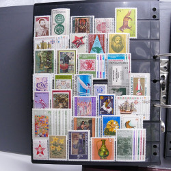 Lot massif de timbres d'Europe neufs et oblitérés en 4 albums.