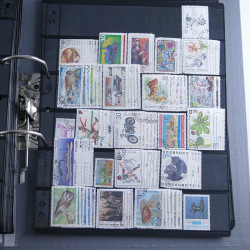 Lot massif de timbres d'Europe neufs et oblitérés en 4 albums.
