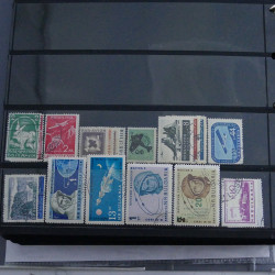 Lot massif de timbres d'Europe neufs et oblitérés en 4 albums.