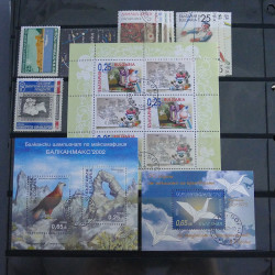 Lot massif de timbres d'Europe neufs et oblitérés en 4 albums.