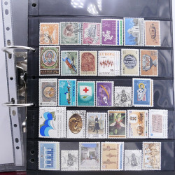Lot massif de timbres d'Europe neufs et oblitérés en 4 albums.