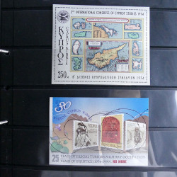 Lot massif de timbres d'Europe neufs et oblitérés en 4 albums.