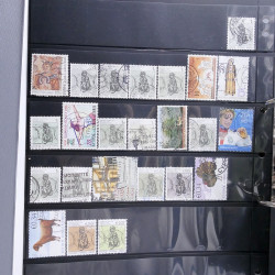 Lot massif de timbres d'Europe neufs et oblitérés en 4 albums.