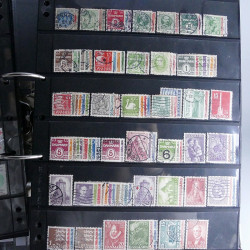 Lot massif de timbres d'Europe neufs et oblitérés en 4 albums.