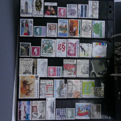 Lot massif de timbres d'Europe neufs et oblitérés en 4 albums.