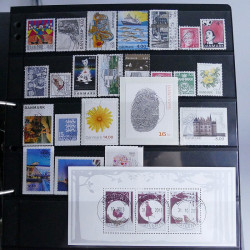 Lot massif de timbres d'Europe neufs et oblitérés en 4 albums.