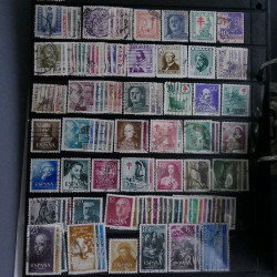 Lot massif de timbres d'Europe neufs et oblitérés en 4 albums.