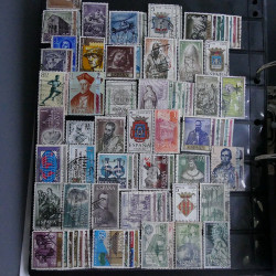 Lot massif de timbres d'Europe neufs et oblitérés en 4 albums.