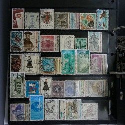 Lot massif de timbres d'Europe neufs et oblitérés en 4 albums.