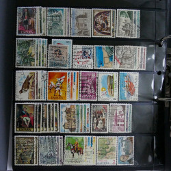 Lot massif de timbres d'Europe neufs et oblitérés en 4 albums.