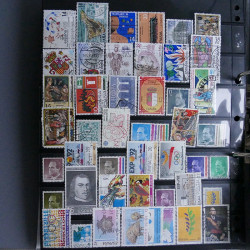 Lot massif de timbres d'Europe neufs et oblitérés en 4 albums.
