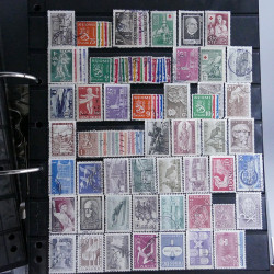 Lot massif de timbres d'Europe neufs et oblitérés en 4 albums.
