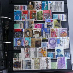 Lot massif de timbres d'Europe neufs et oblitérés en 4 albums.