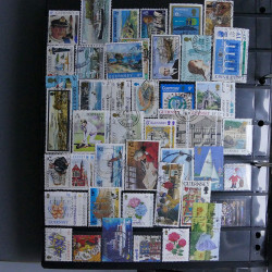 Lot massif de timbres d'Europe neufs et oblitérés en 4 albums.