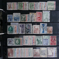 Lot massif de timbres d'Europe neufs et oblitérés en 4 albums.