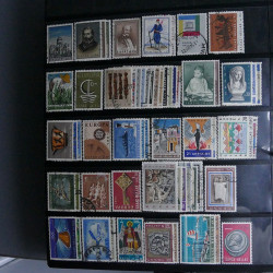 Lot massif de timbres d'Europe neufs et oblitérés en 4 albums.