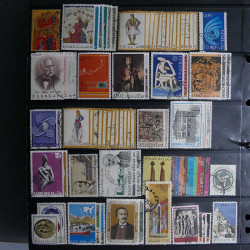 Lot massif de timbres d'Europe neufs et oblitérés en 4 albums.