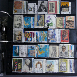 Lot massif de timbres d'Europe neufs et oblitérés en 4 albums.