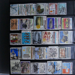 Lot massif de timbres d'Europe neufs et oblitérés en 4 albums.