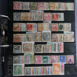 Lot massif de timbres d'Europe neufs et oblitérés en 4 albums.